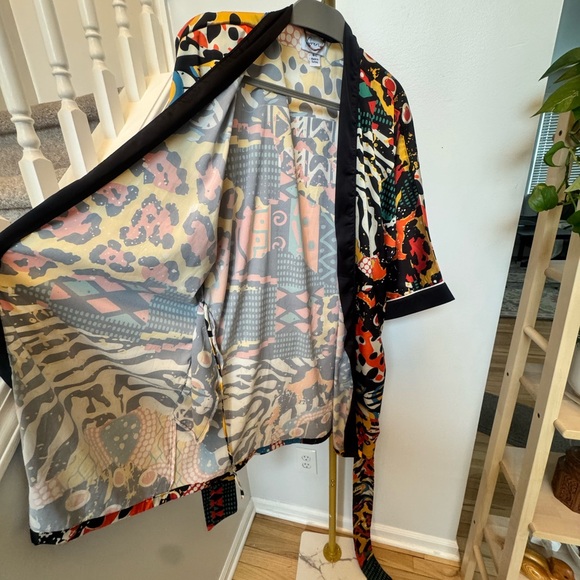Averie Bold Multicolor Graphic Kimono Robe - Picture 4 of 10